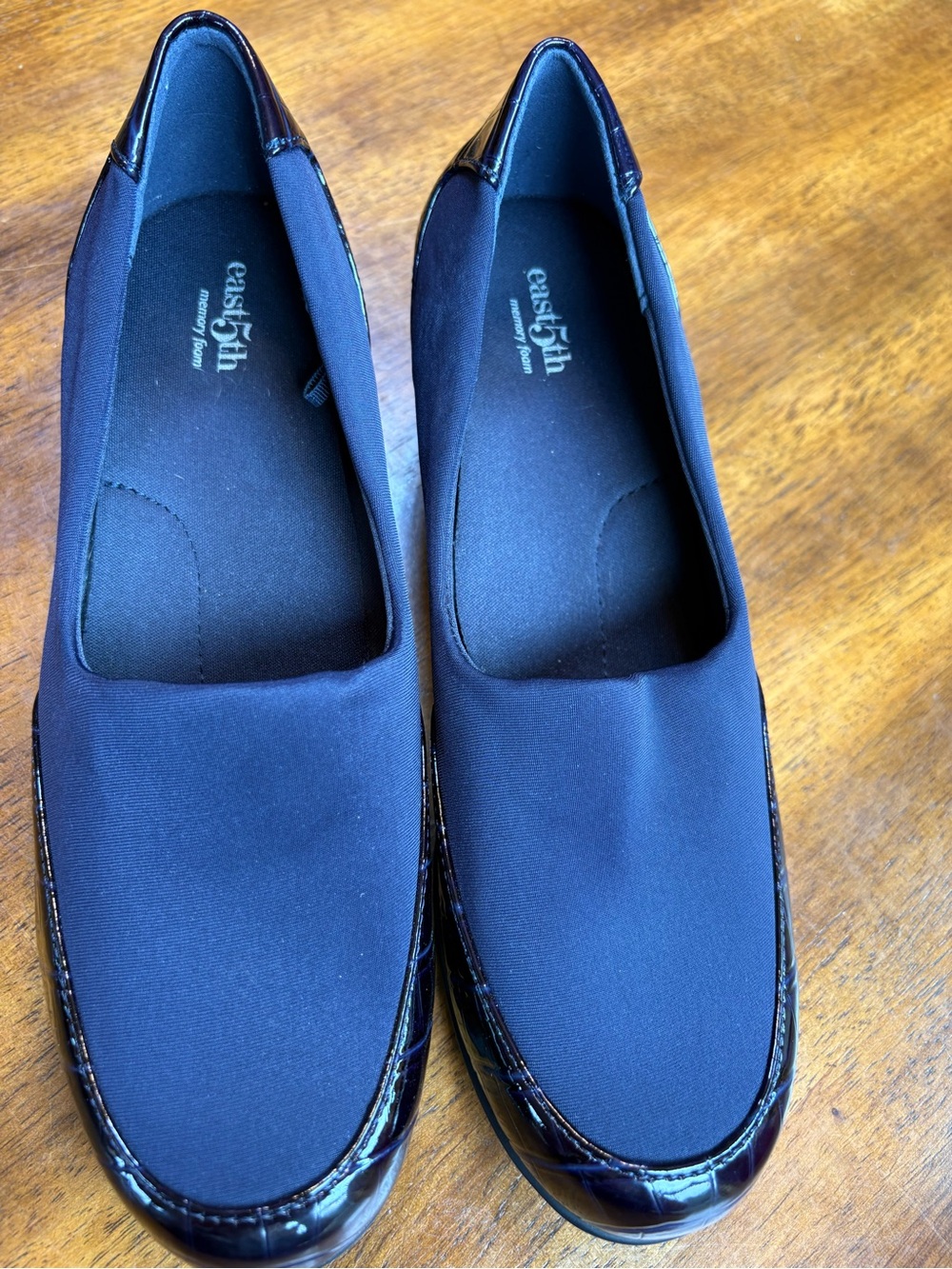 Easy Spirit Navy Slip-On Loafer with Patent Trim 9 M New